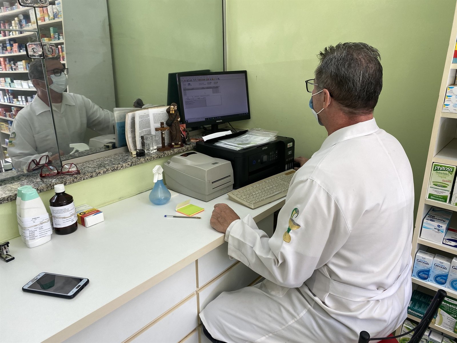 Controle de pesagem e manipulação farmacêutica sob responsabilidade técnica